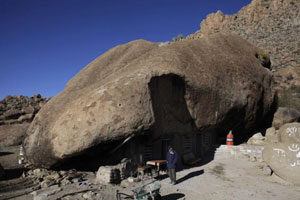 Мексиканско семейство със 7 деца живее в пещера от 30 години